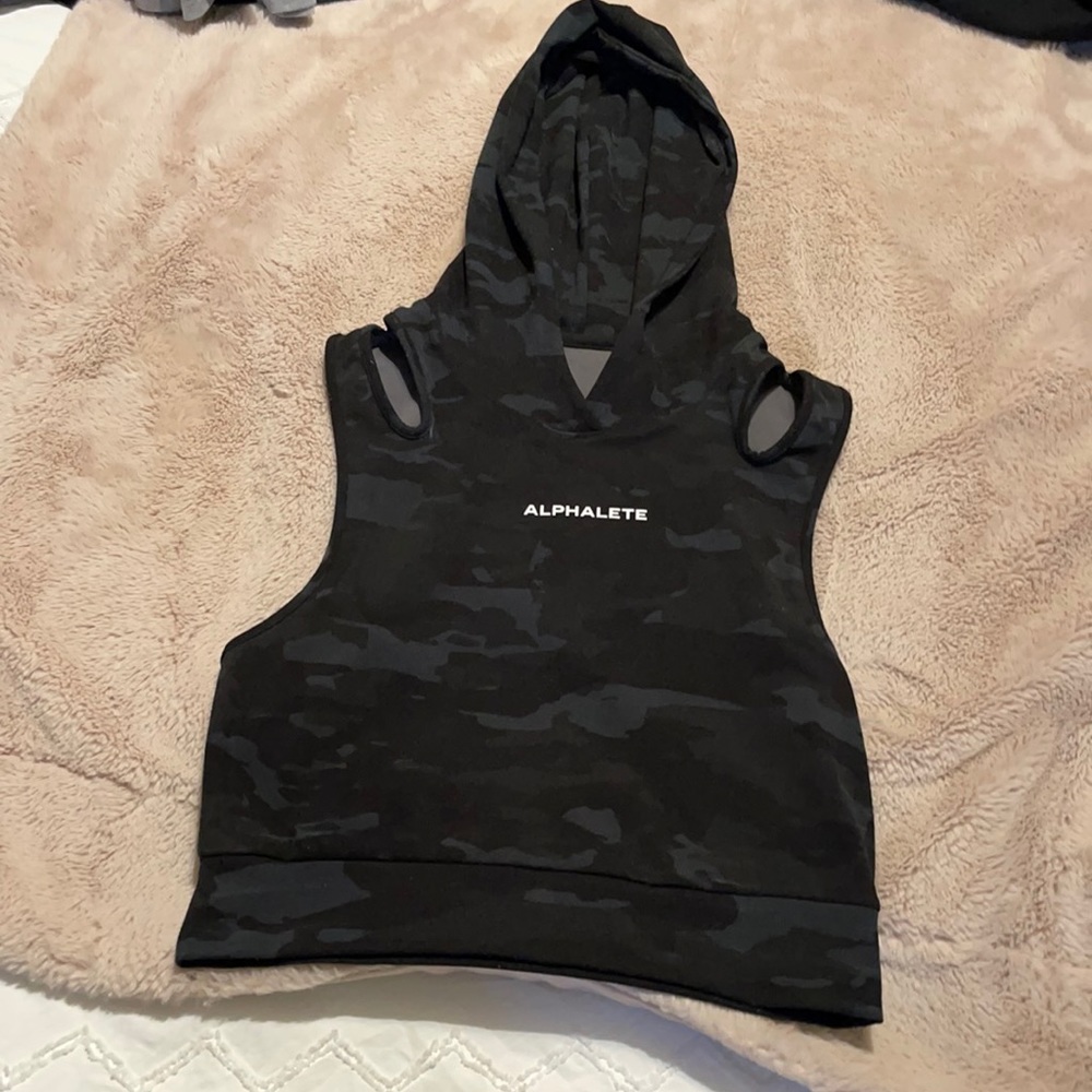 Alphalete Sleeveless Cropped Hoodie